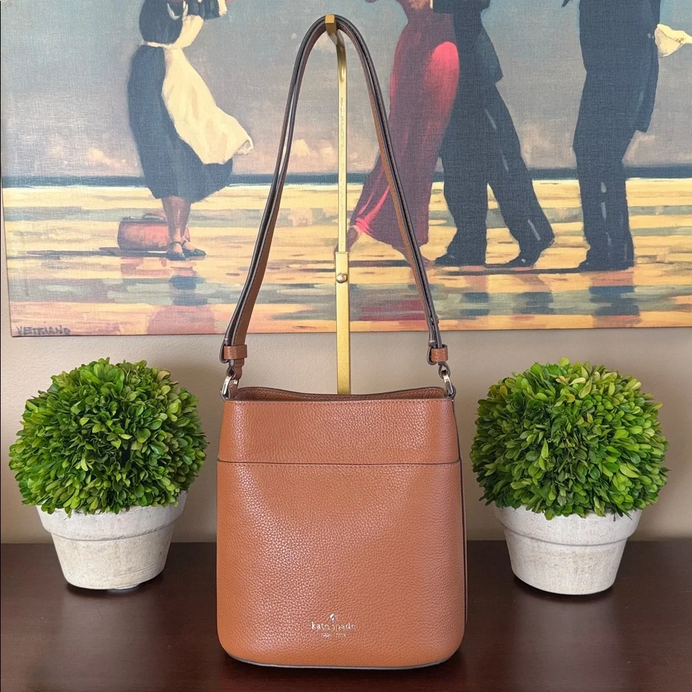 KATE SPADE ♠️ New York 🤎Leila🤎LEATHER CONVERTIBLE SMALL BUCKET BAG 🌟EUC🌟 - Picture 4 of 17